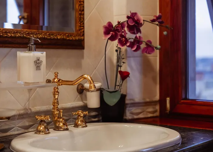 Casa de hóspedes Regal House Navigatori 23 4*