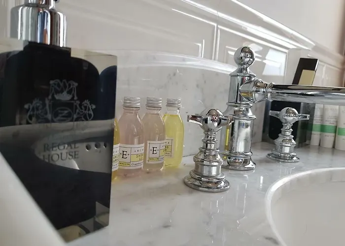 Casa de hóspedes Regal House Navigatori 23